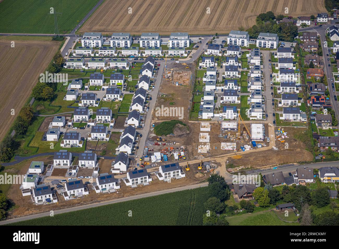 Vista aerea, parco residenziale Emscherquelle nuova area di costruzione con cantiere, Hohenleuchte nell'area dell'ex caserma Emscher, Holzwic Foto Stock