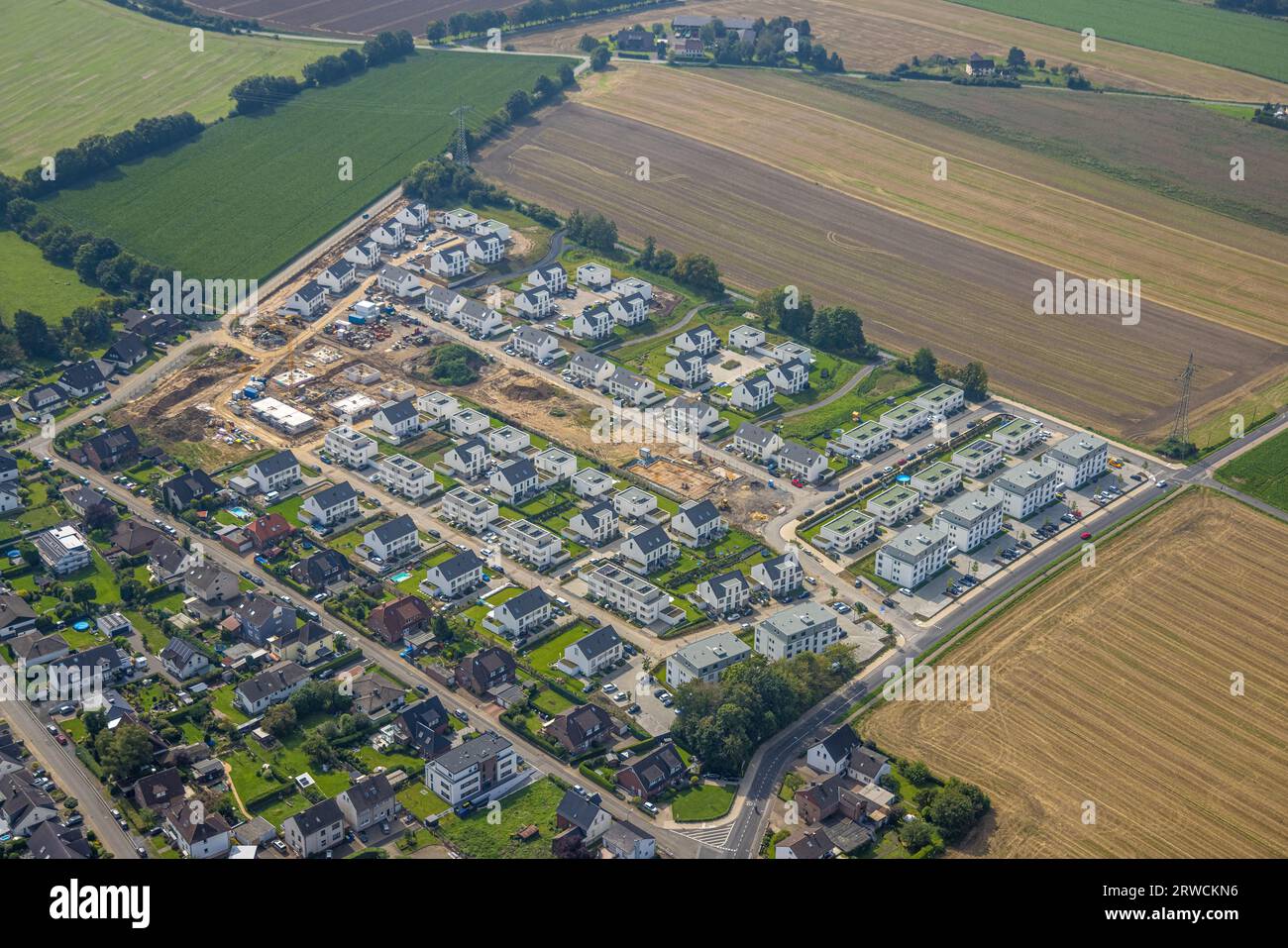 Vista aerea, parco residenziale Emscherquelle nuova area di costruzione con cantiere, Hohenleuchte nell'area dell'ex caserma Emscher, Holzwic Foto Stock