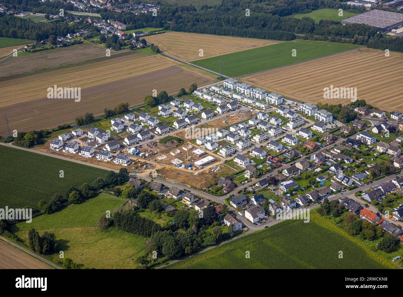 Vista aerea, parco residenziale Emscherquelle nuova area di costruzione con cantiere, Hohenleuchte nell'area dell'ex caserma Emscher, Holzwic Foto Stock