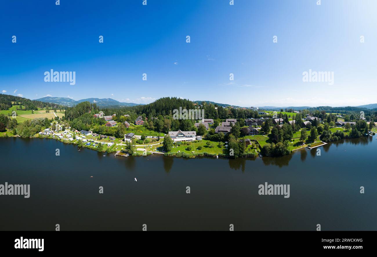 Vista aerea del famoso lago Maltschacher in Carinzia, nel sud dell'Austria. Foto Stock