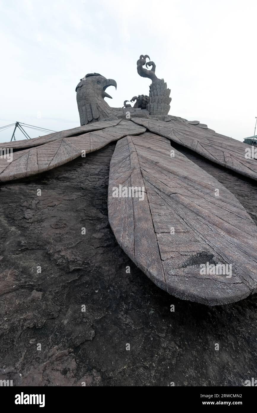 KOLLAM, KERALA, INDIA - 7 GENNAIO 2021: Scultura di Jatayu, un uccello divino Foto Stock