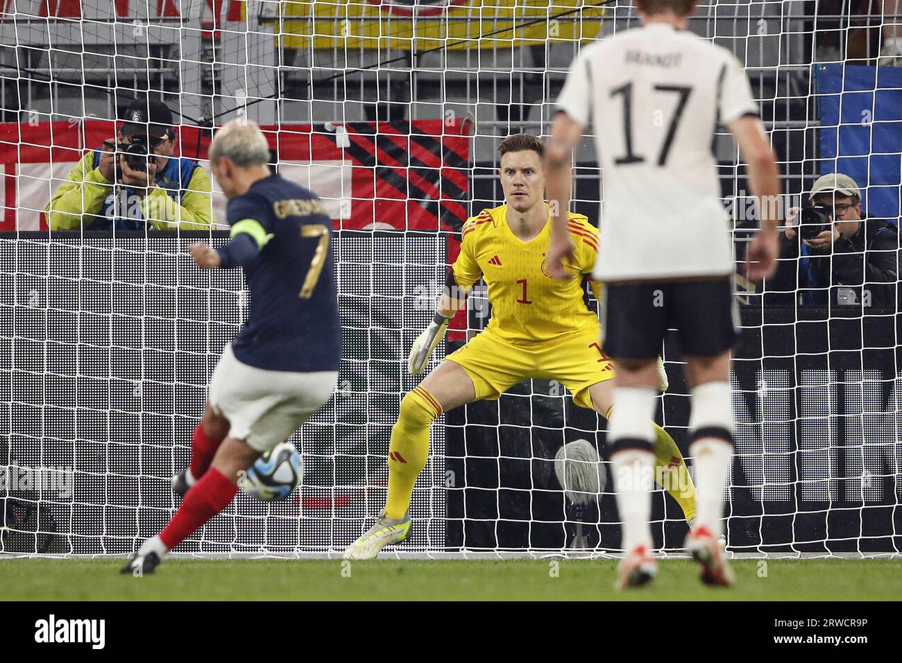 DORTMUND - (l-r) Antoine Griezmann, portiere tedesco Marc-Andre ter Stegen durante l'amichevole interland tra Germania e Francia al Signal Iduna Park il 12 settembre 2023 a Dortmund, in Germania. ANP | Hollandse Hoogte | BART STOUTJESDIJK Foto Stock