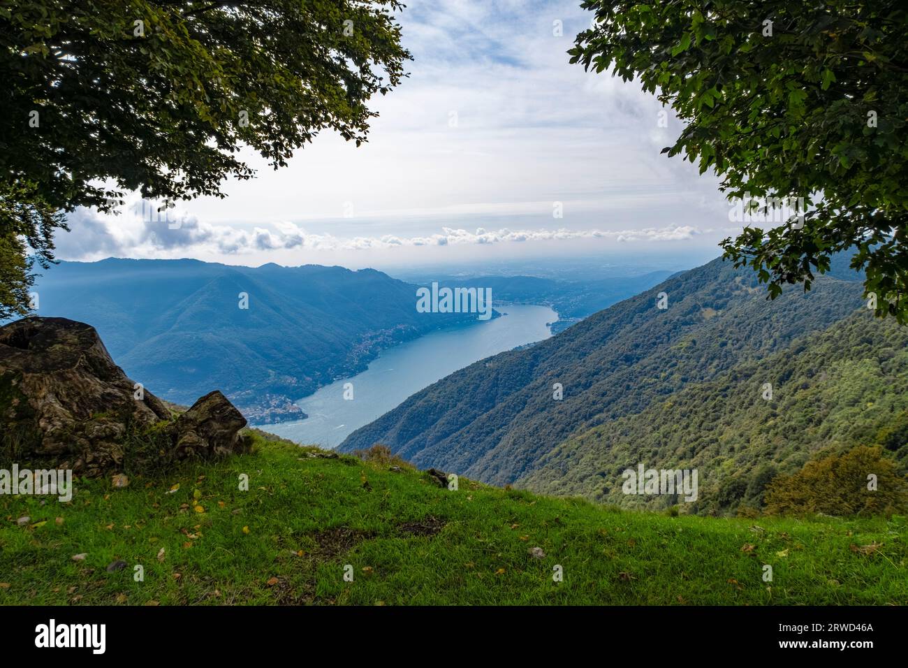 Paesaggio del Lago di Como dal Monte Colmegnone Foto Stock