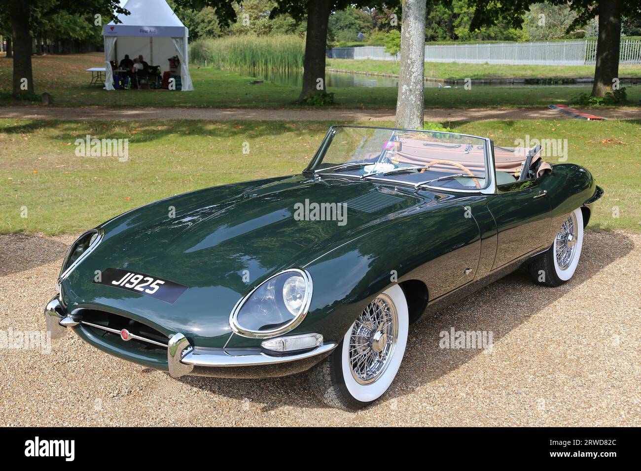 Jaguar e-Type "60 Collection" Roadster (2021), Concours of Elegance 2023, Hampton Court Palace, Londra, Regno Unito, Europa Foto Stock