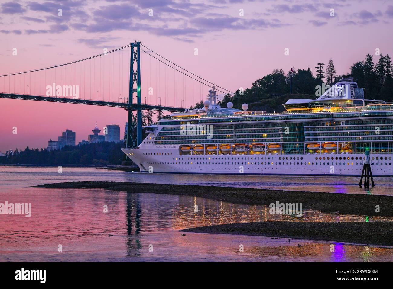 Royal Caribbean Line, nave da crociera, Brilliance of the Seas, entra nel porto di Vancouver, Vancouver, British Columbia, Canada Foto Stock