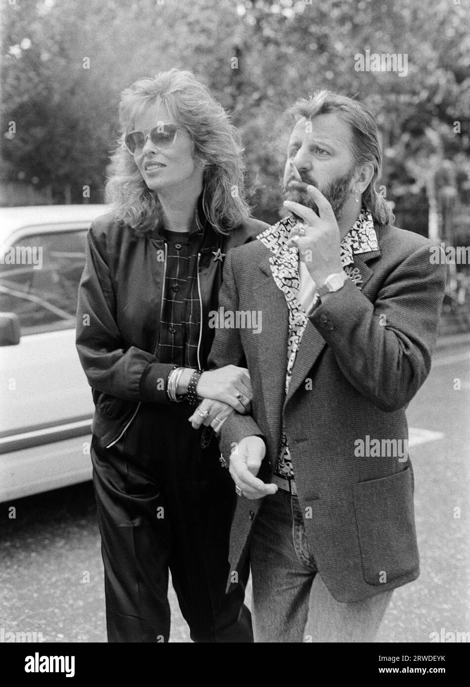 LONDRA, REGNO UNITO. Settembre 1986: L'ex Beatle Ringo Starr e la moglie Barbara Bach partecipano a un evento di moda di beneficenza a Londra. Foto del file © Paul Smith/Featureflash Foto Stock