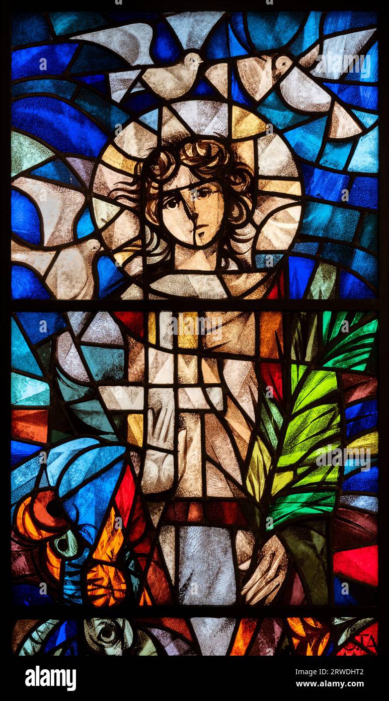Santa Margherita di Antiochia. Vetrata realizzata da Luis Filipe de Abreu. Casa-Museu Medeiros e Almeida, Lisbona, Portogallo. Foto Stock