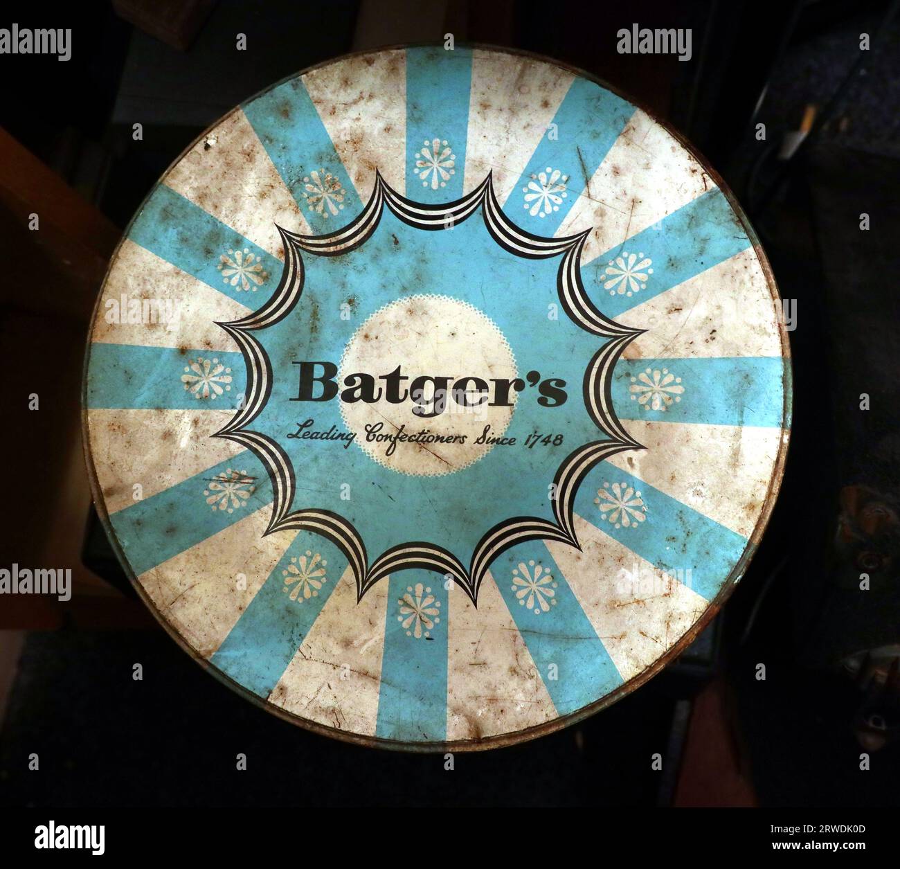 Batgers blu arrugginito 1748 in metallo, pasticceria leader dal 1748 - Thames House, 566 Cable St, Londra E1W 3HB Foto Stock