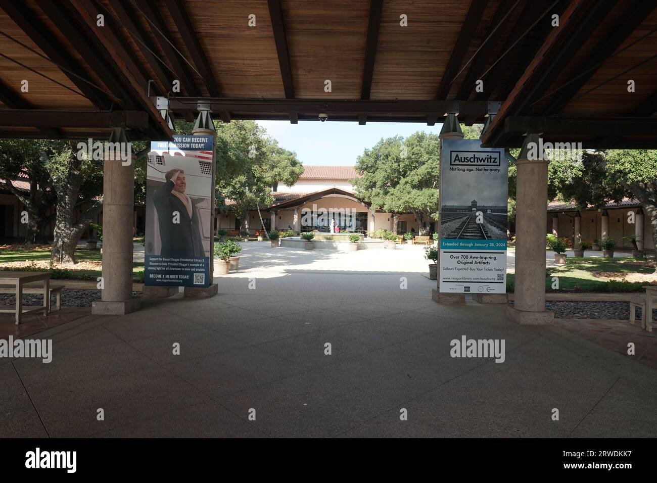 "Auschwitz. Non molto tempo fa. Non lontano." Mostra alla biblioteca presidenziale Ronald Reagan. Più di 700 oggetti originali di valore storico e umano. Foto Stock