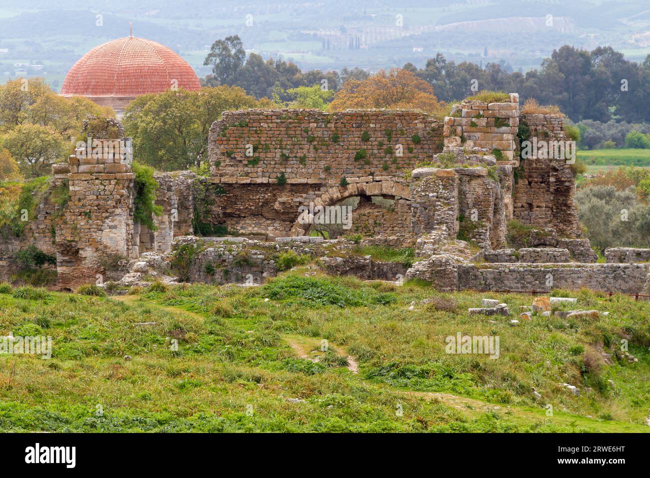 Rovine di Mileto, cupola della Moschea Ilyas Bey, Mileto, provincia di Aydin, Mileto, costa occidentale, Turchia occidentale, Turchia Foto Stock
