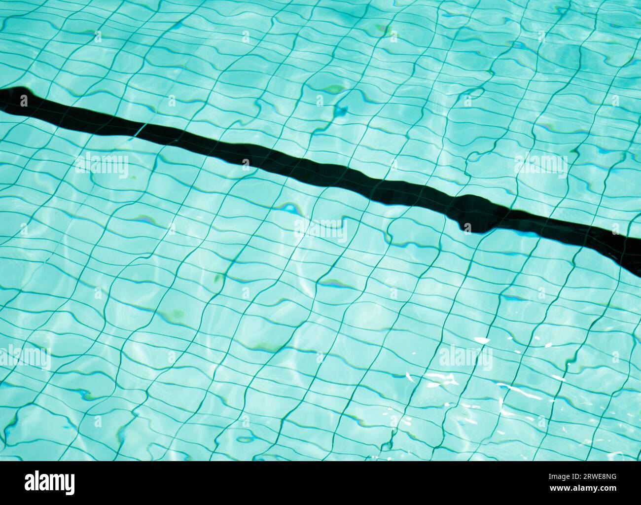 Trama di sfondo delle linee sul fondo di una piscina Foto Stock