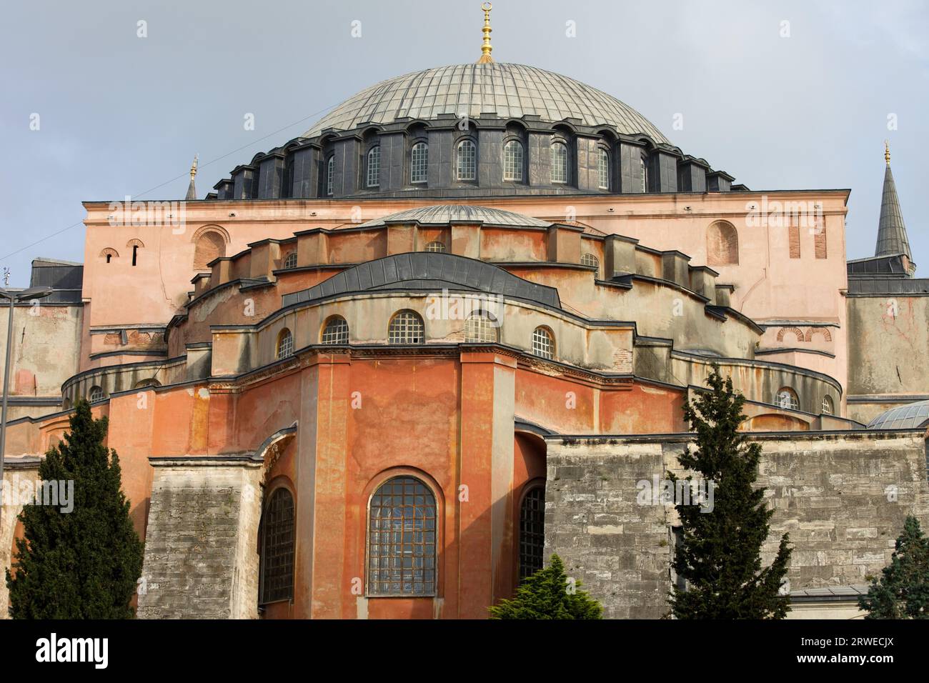 Architettura bizantina di Hagia Sophia (la chiesa della Santa Sapienza o Ayasofya in turco), un famoso punto di riferimento storico a Istanbul, Turchia Foto Stock