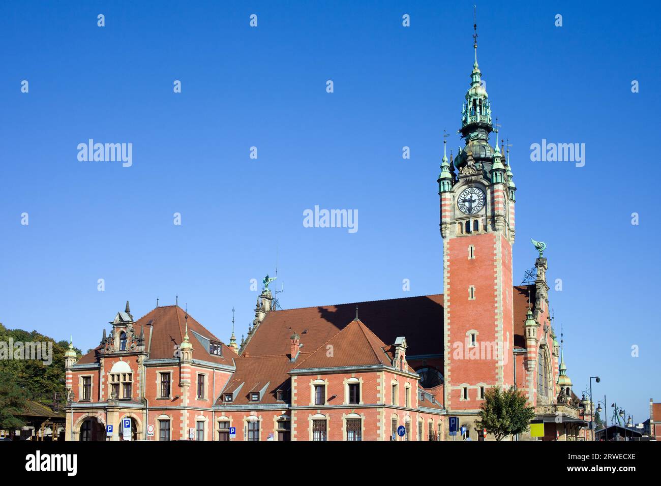 Stile architettonico rinascimentale della stazione ferroviaria principale (polacco: Dworzec Glowny) a Danzica (Danzica), Polonia Foto Stock