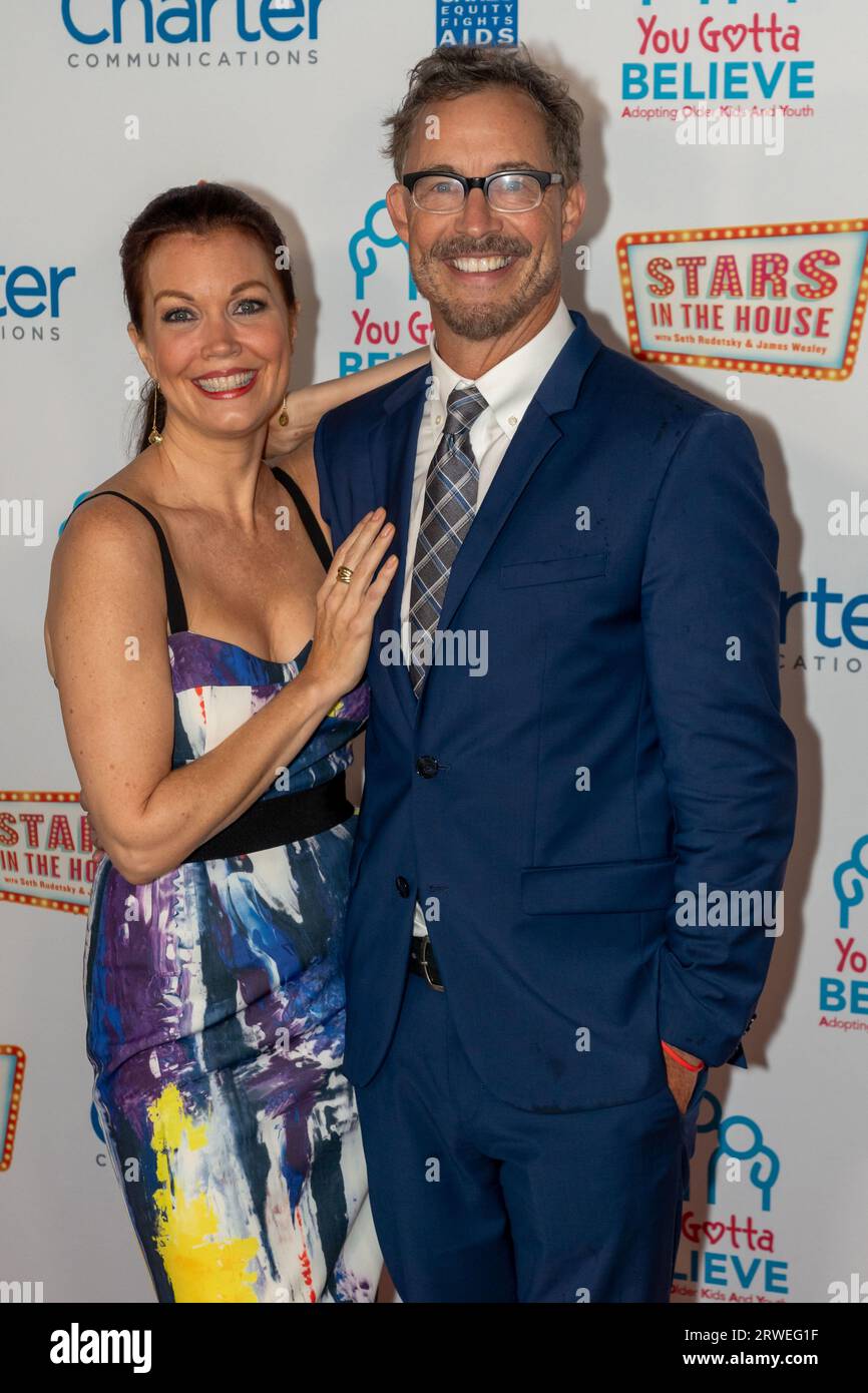 New York, Stati Uniti. 18 settembre 2023. Bellamy Young e Tom Cavanagh partecipano al 9° Concerto di beneficenza annuale "Voices: Stars for Foster Kids" condotto da You Gotta Believe al Municipio di New York City. (Foto di Ron Adar/SOPA Images/Sipa USA) credito: SIPA USA/Alamy Live News Foto Stock