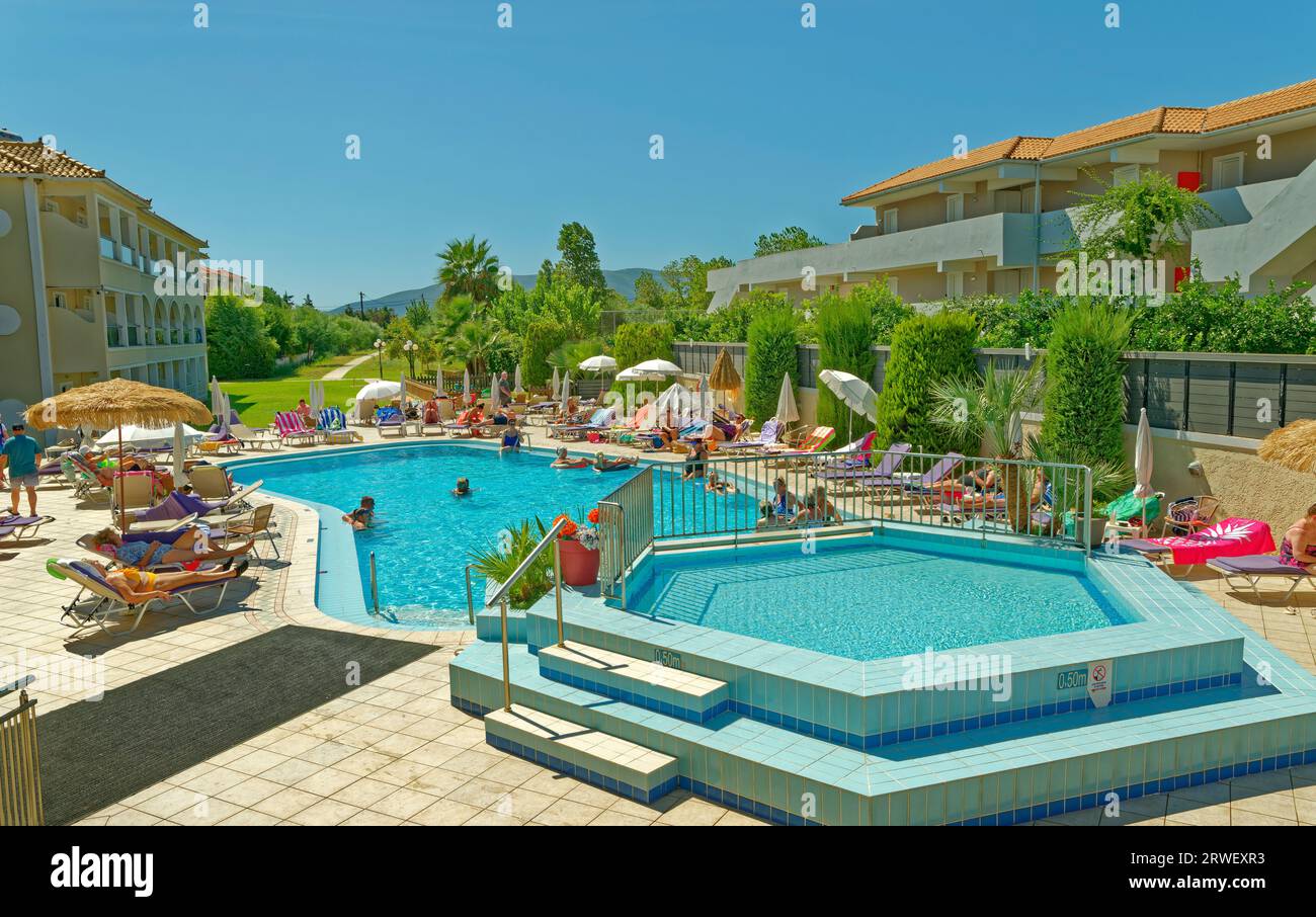 Area piscina del Roseland Hotel a Kalamaki sull'isola di Zante, Grecia. Foto Stock