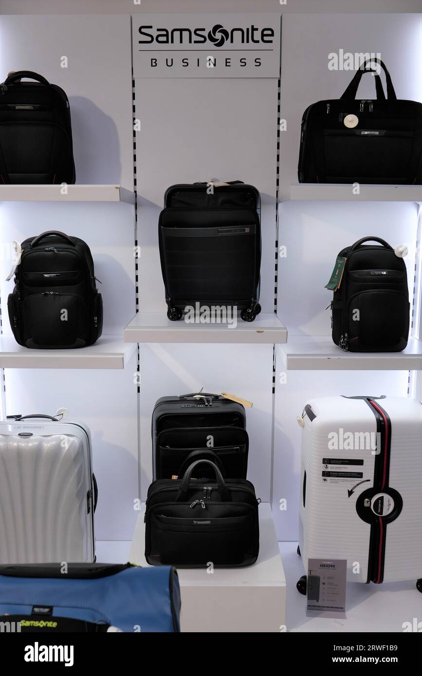 Samsonite shop immagini e fotografie stock ad alta risoluzione - Alamy