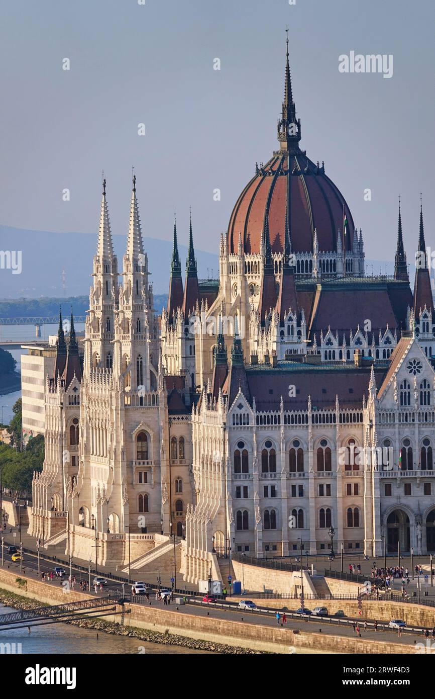 Parlamento ungherese edificio e fiume Danubio, Budapest, Ungheria Foto Stock