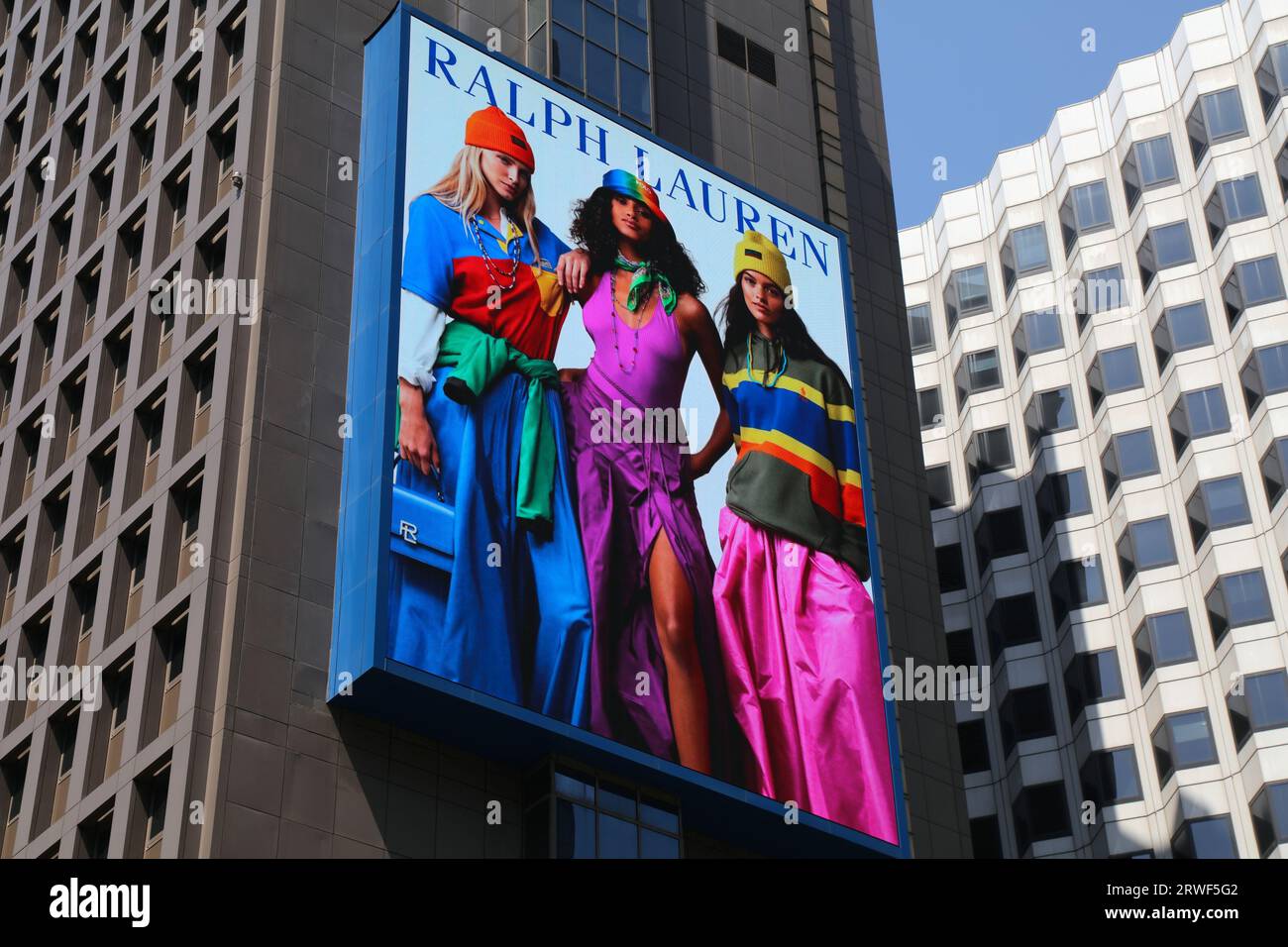 SEOUL, COREA DEL SUD - 7 APRILE 2023: Ralph Lauren grande espositore pubblicitario di moda a Seoul, Corea del Sud. Foto Stock