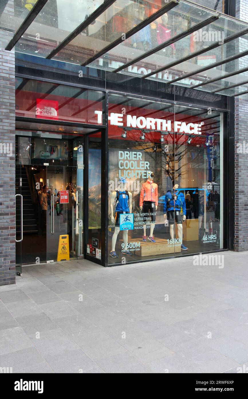 LIVERPOOL, Regno Unito - 20 APRILE 2013: Il negozio The North Face a Liverpool, Regno Unito. North Face è un'azienda americana di prodotti outdoor. Foto Stock