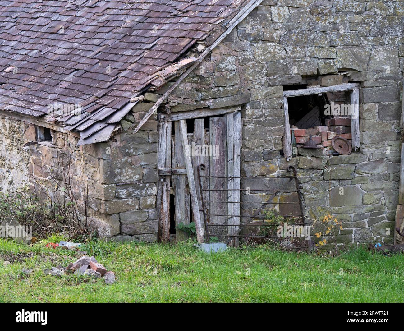 Vecchi e abbandonati edifici agricoli nel South Shropshire, Inghilterra, Regno Unito Foto Stock