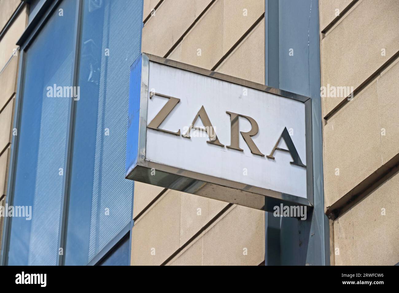 Cartello fuori dal negozio Zara, York Foto Stock