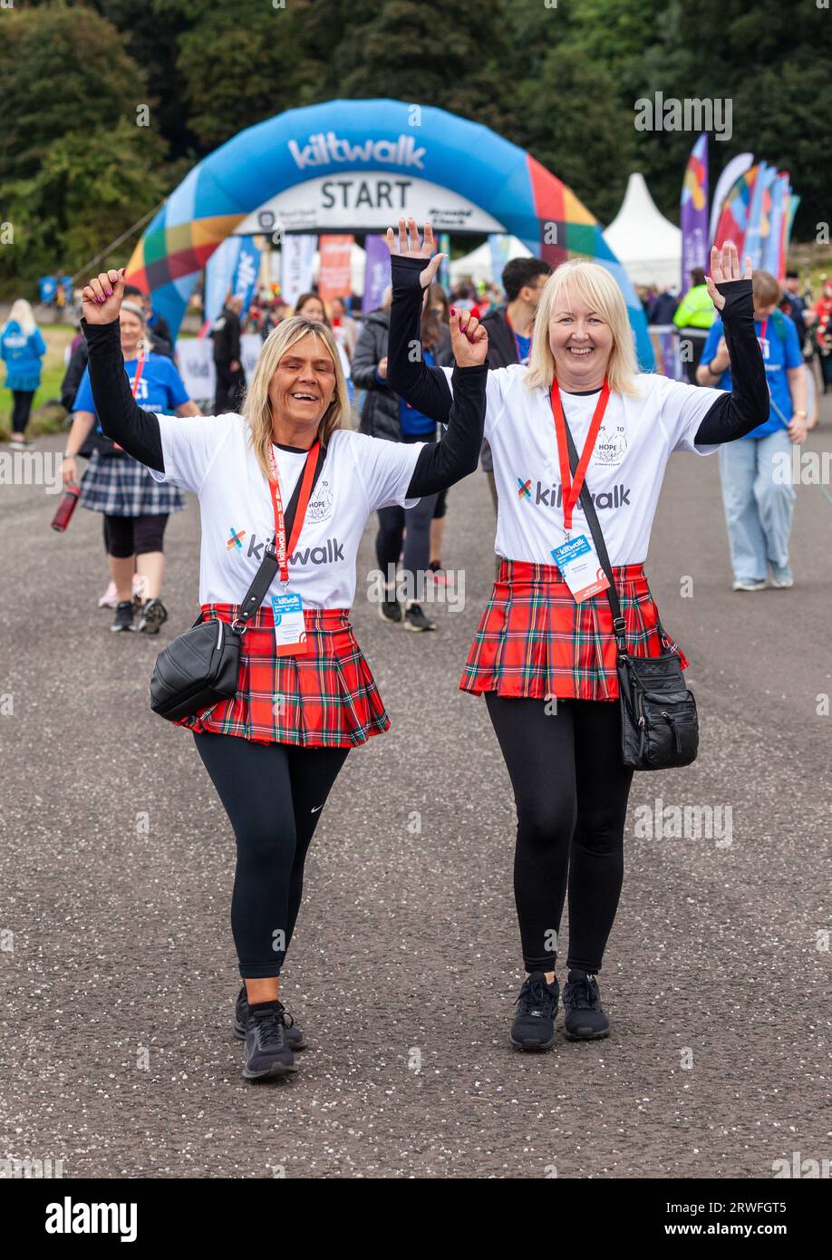 Gente che partecipa al Kiltwalk Edinburgh Foto Stock