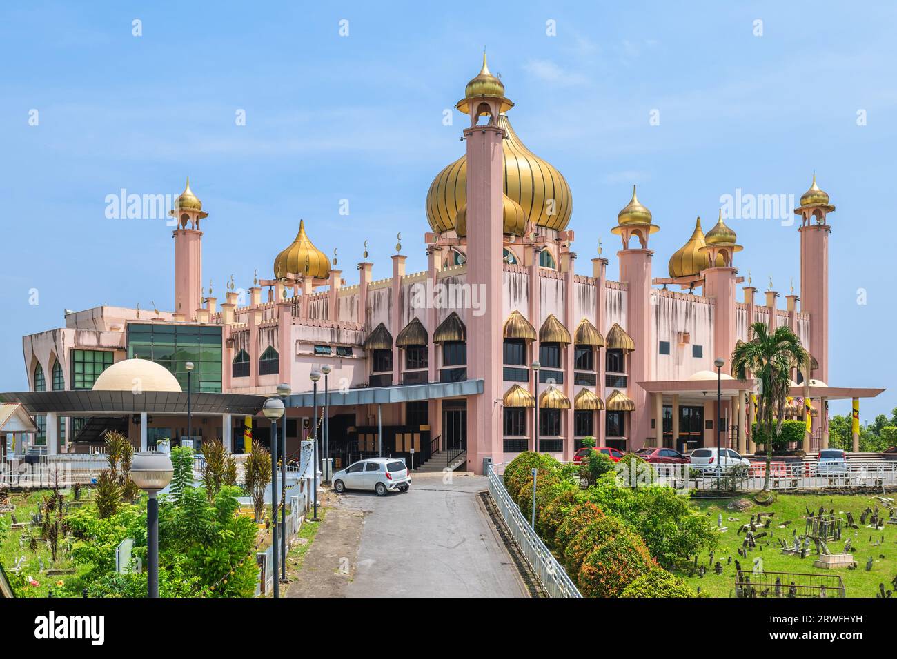 La Moschea Bandaraya Kuching si trova nella citta' di Kuching, Sarawak, Borneo, Malesia Orientale Foto Stock