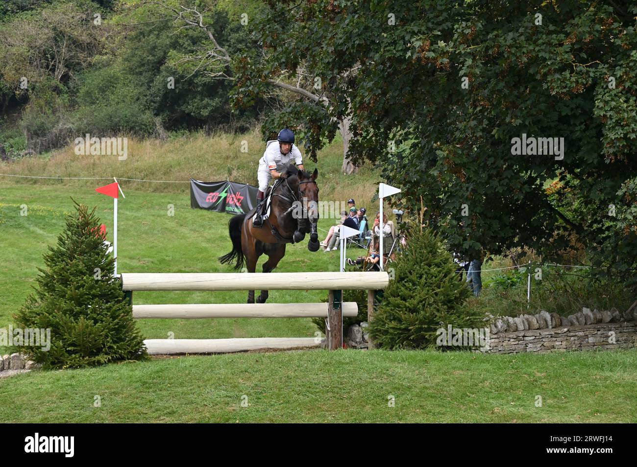 Harry Meade on et Hop Du Matz, fase di cross country del concorso CCI-L 4* Blenheim Palace International Horse Trials 2023, Woodstock , Oxfordshir Foto Stock
