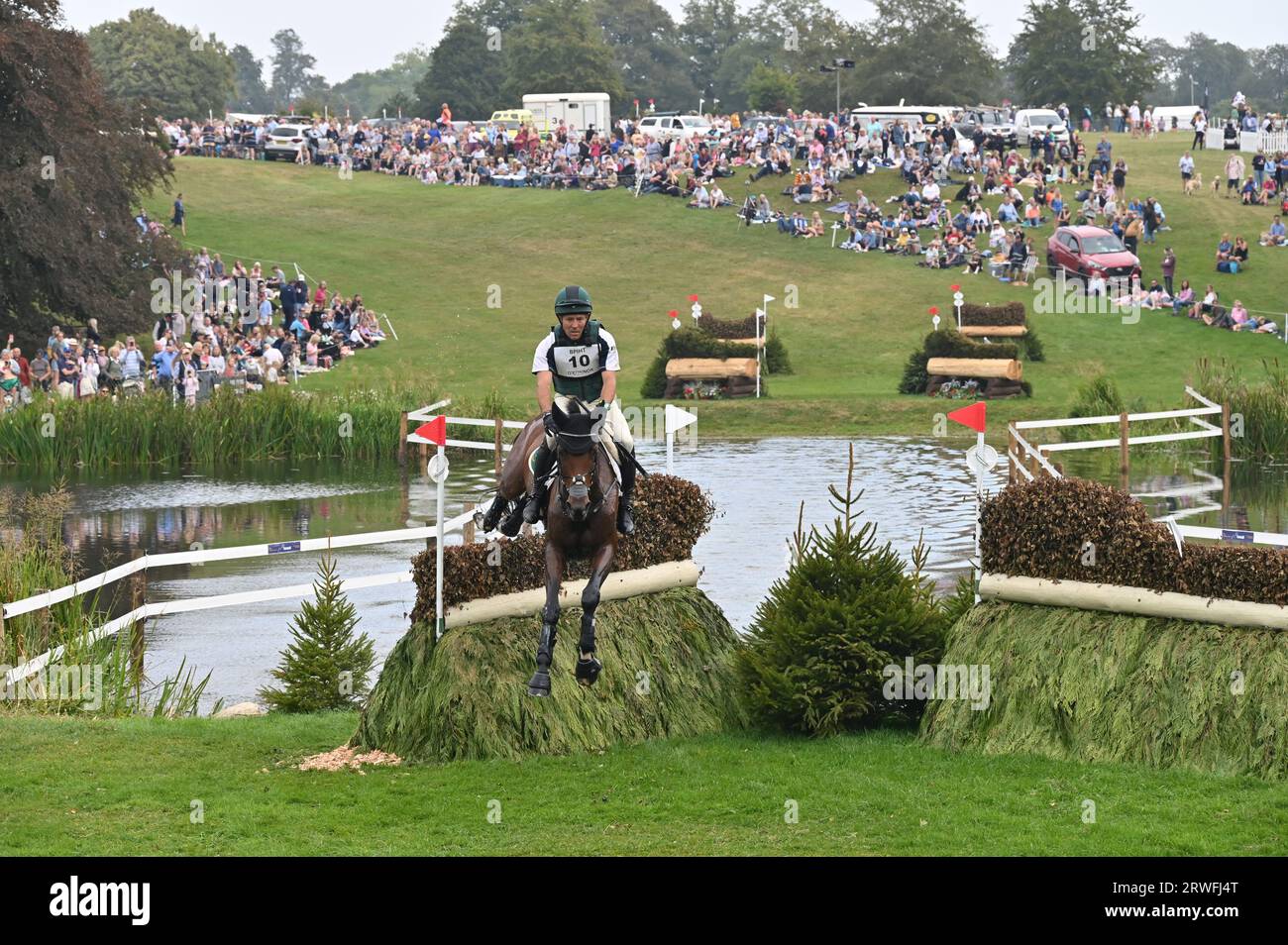 Austin o'Connor su Isazsa, fase di cross country della competizione CCI-L 4* Blenheim Palace International Horse Trials 2023, Woodstock , Oxfordshire Foto Stock