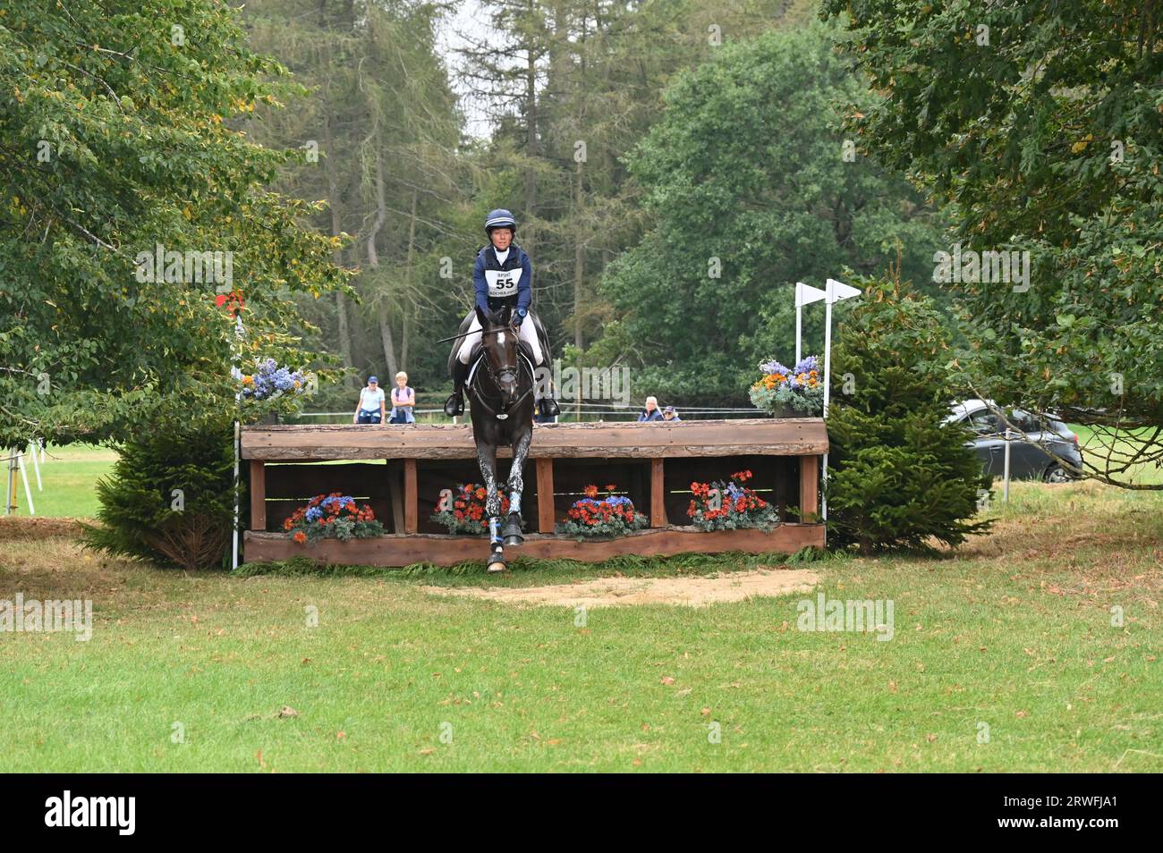 Kate Rocher-Smith su Dassett Select, fase di cross country della competizione CCI-L 4* Blenheim Palace International Horse Trials 2023, Woodstock , Oxfo Foto Stock