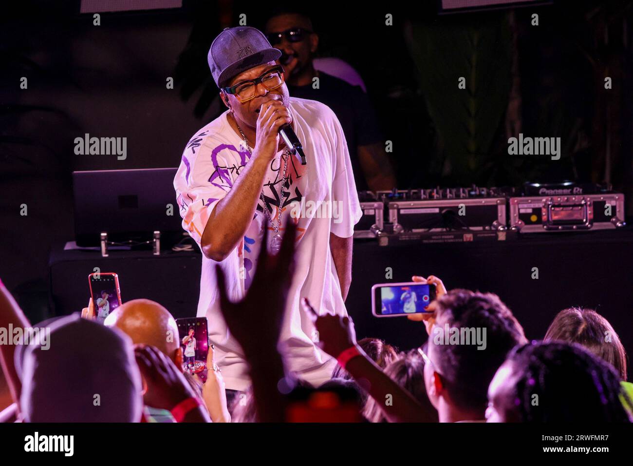 San Paolo, San Paolo, Brasile. 18 settembre 2023. Sao Paulo (SP), 09/18/2023 Ã¢â‚¬' CINEMA/FILM/NOSSSO SONHO/BUCHECHA/SP - con Lucas Peteado e Juan Paiva, il lungometraggio '' Nosso Sonho'', che racconta la storia di Claudinho e Bochecha, ha vinto la première la notte di questo lunedì (18). Celebrità, attori del cast e parenti erano allo Shopping Vila Olimpia, a San Paolo, per assistere al lancio del film, dopo che la pre Buchecha ha tenuto un ballo per la folla sul palco di SVO Secret nel proprio centro commerciale, i grandi successi del duo che ha segnato la storia degli anni '90 (Foto: Leco V Foto Stock