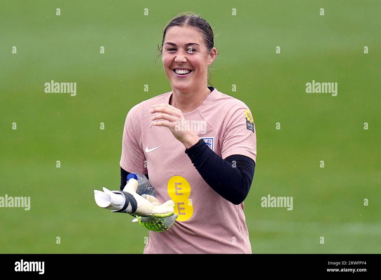 La portiere inglese Mary Earps durante una sessione di allenamento al St. George's Park, Burton-on-Trent. Data foto: Martedì 19 settembre 2023. Foto Stock