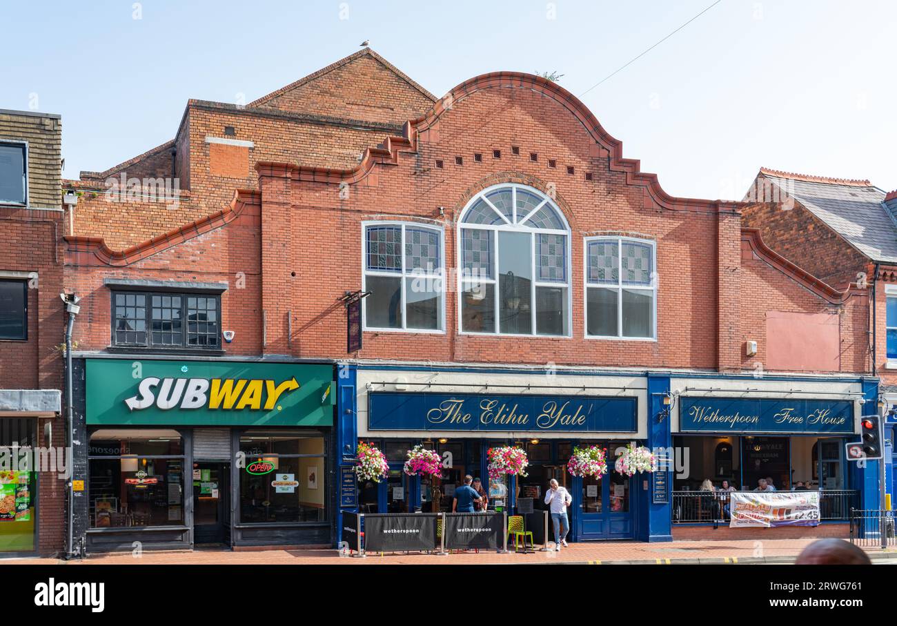 Elihu Yale, 44-46 Regent Street, Wrexham, Galles del Nord. In passato il Majestic Cinema ora un pub e ristorante Wetherspoon. Immagine del settembre 2023. Foto Stock