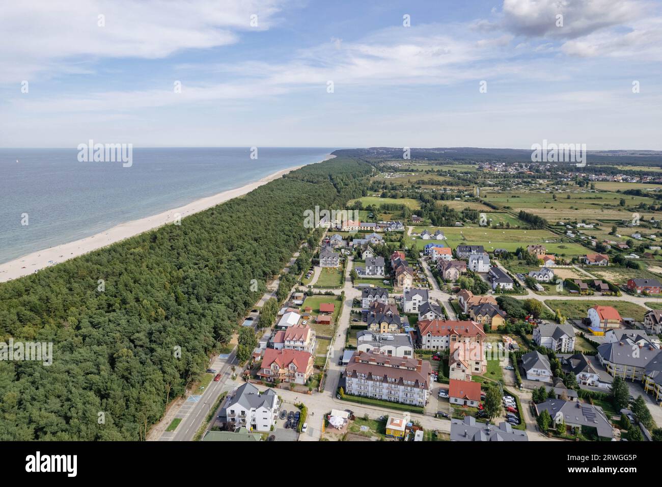 foto del drone del villaggio di pescatori di karwia. A Kaszuby in Polonia. Nel mar baltico. Ostrowo, Baltikum, Polonia, Kaschubien Dorf, Drohnenfoto, bei Danzig Foto Stock