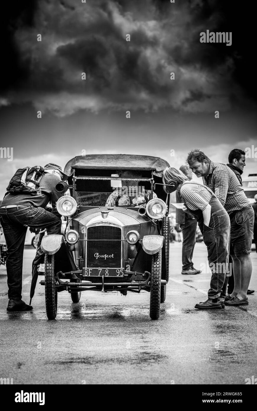 Il Vintage Sports Car Club, evento della giornata delle corse V.S.C.C. presso il circuito di Mallory Park, Leicestershire, Inghilterra, Regno Unito, agosto, 2023. Foto Stock