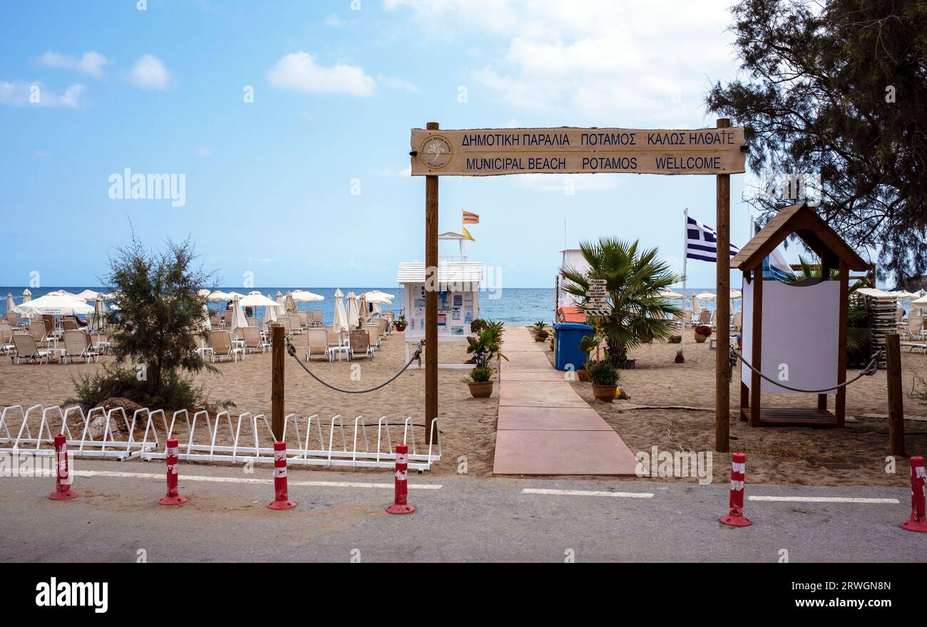 Spiaggia municipale di Potamos, costa settentrionale di Creta, Grecia Foto Stock