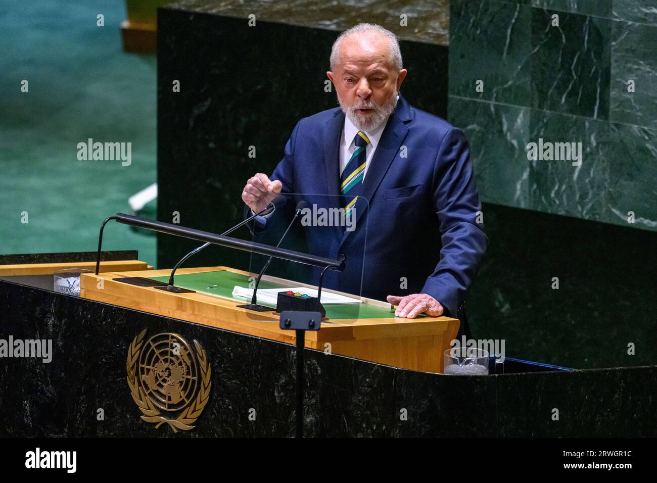 New York, USA. 19 settembre 2023. Il presidente brasiliano Luiz Inácio Lula da Silva si rivolge alla sessione di apertura della 78a Assemblea generale delle Nazioni Unite presso la sede delle Nazioni Unite. Crediti: Enrique Shore/Alamy Live News Foto Stock