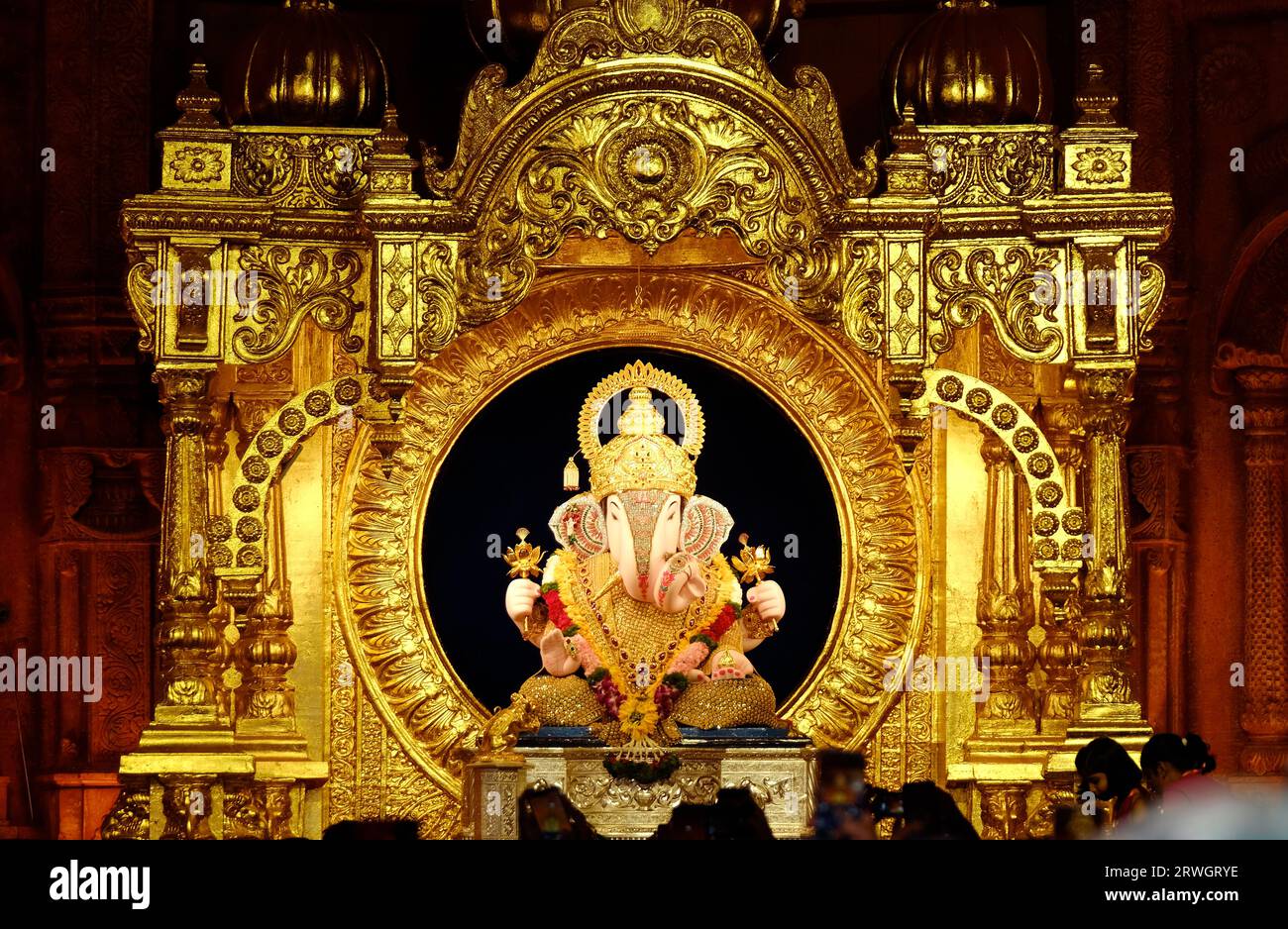 19 settembre 2023, Pune, Maharashtra, India, bellissima scultura di Lord Ganesh chiamata Dagdusheth Halwai Ganpati vicino Mandai durante il Ganesh Festival. Foto Stock