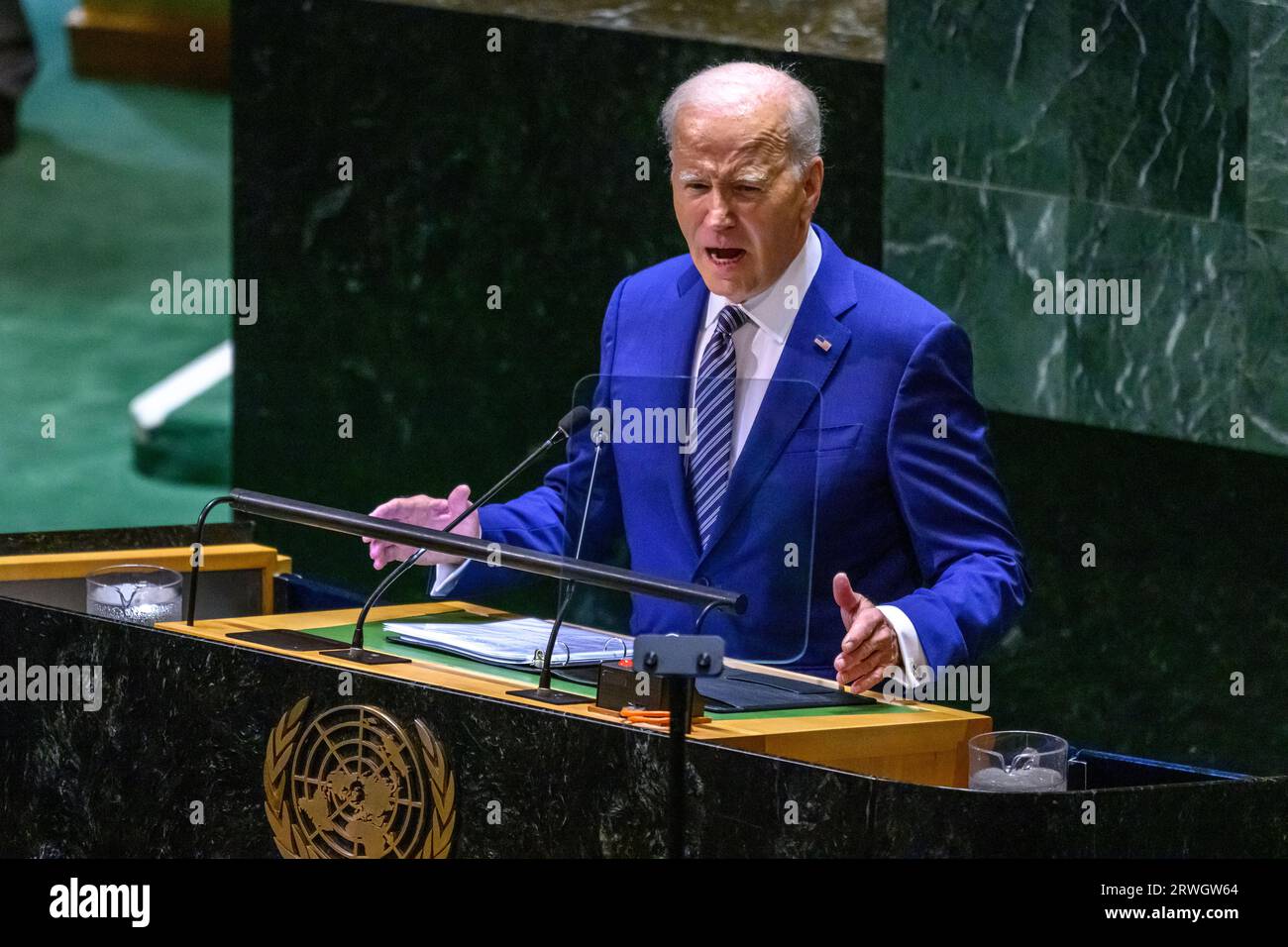 New York, USA. 19 settembre 2023. Il presidente degli Stati Uniti Joseph Biden si rivolge alla sessione di apertura della 78a Assemblea generale delle Nazioni Unite presso la sede delle Nazioni Unite. Crediti: Enrique Shore/Alamy Live News Foto Stock