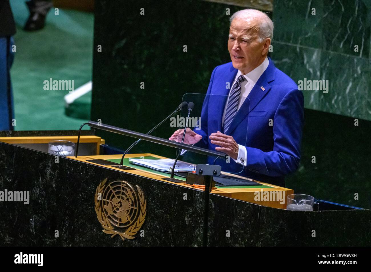 New York, USA. 19 settembre 2023. Il presidente degli Stati Uniti Joseph Biden si rivolge alla sessione di apertura della 78a Assemblea generale delle Nazioni Unite presso la sede delle Nazioni Unite. Crediti: Enrique Shore/Alamy Live News Foto Stock