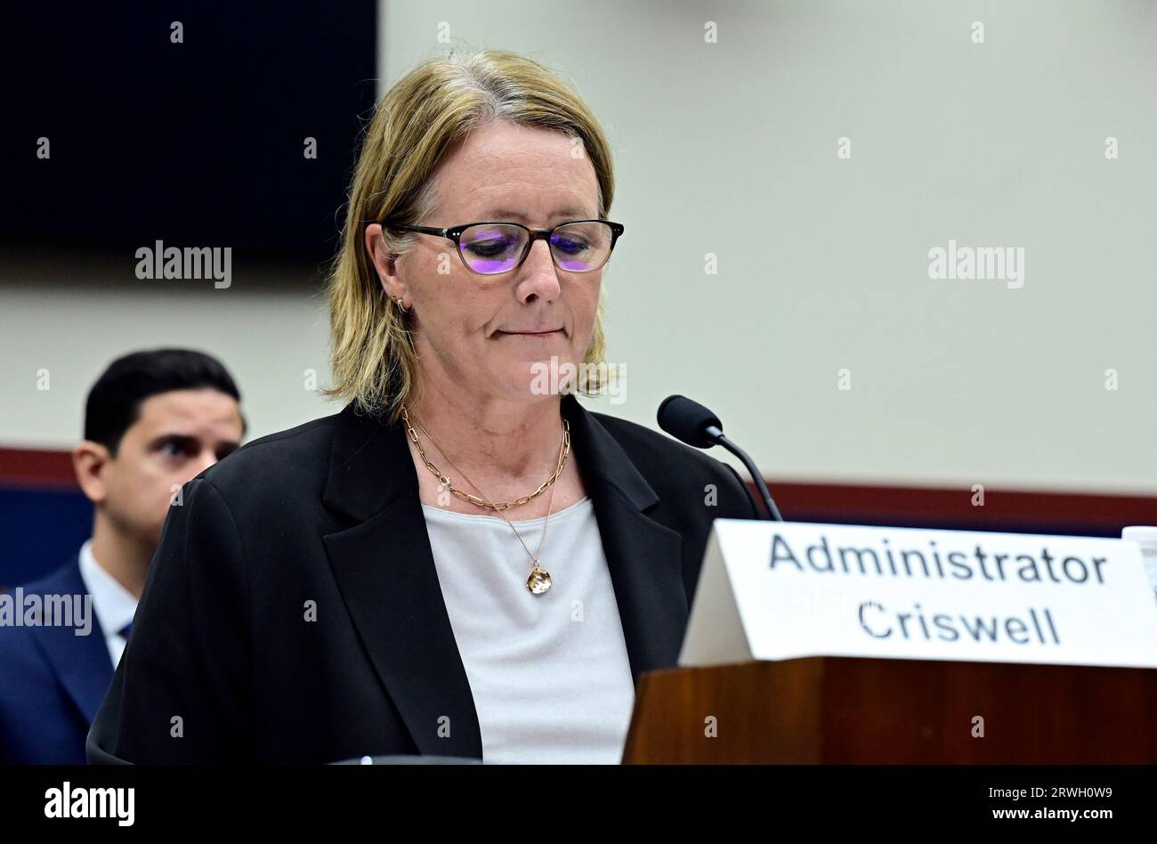 Washington, Vereinigte Staaten. 19 settembre 2023. Deanne Criswell, Amministratore, Federal Emergency Management Agency (FEMA) testimonia davanti alla United States House Committee on Transportation & Infrastructure Hearing âFEMA: The Current State of Disaster Readiness, Response, and Recoveryâ nel Rayburn House Office Building a Capitol Hill a Washington, DC martedì 19 settembre 2023. Credito: Ron Sachs/CNP/dpa/Alamy Live News Foto Stock