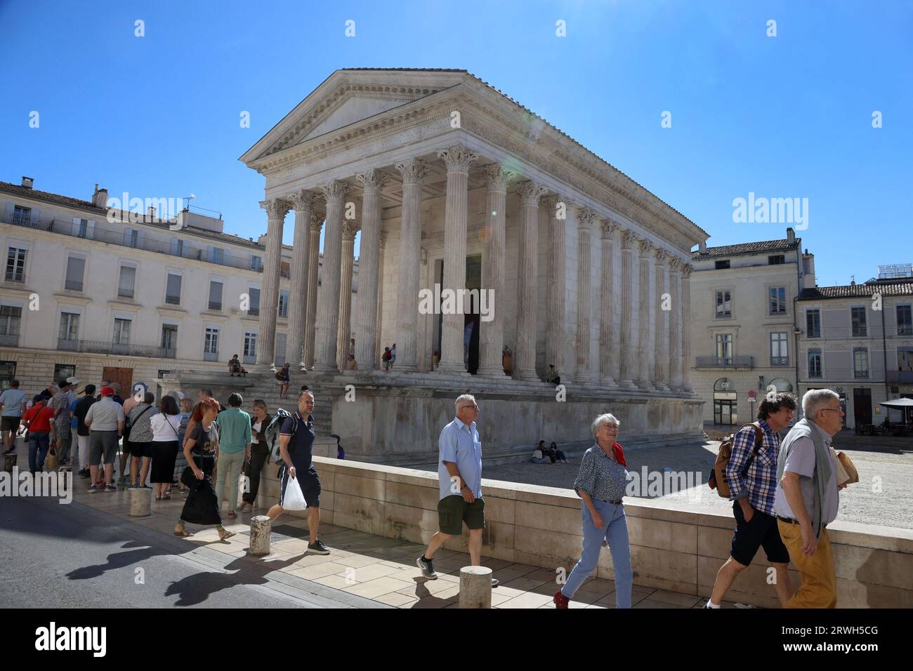 La Maison Carrée di Nimes è stata inserita nel patrimonio mondiale dell'UNESCO. Costruito all'inizio del i secolo d.C., è una delle espressioni più antiche e meglio conservate di un tempio romano dedicato al culto imperiale. A Nimes, nel sud della Francia, il 19 settembre 2023. Foto di Patrick Aventurier/ABACAPRESS.COM Foto Stock