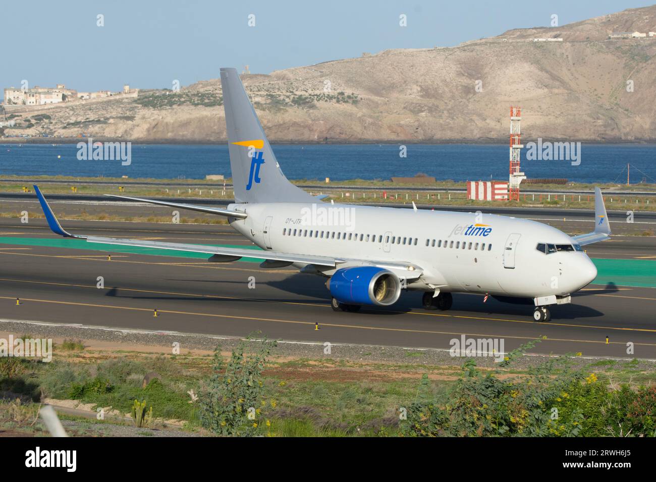Boeing 737 de la aerolínea Jet Time en Gando, Gran Canaria Foto Stock