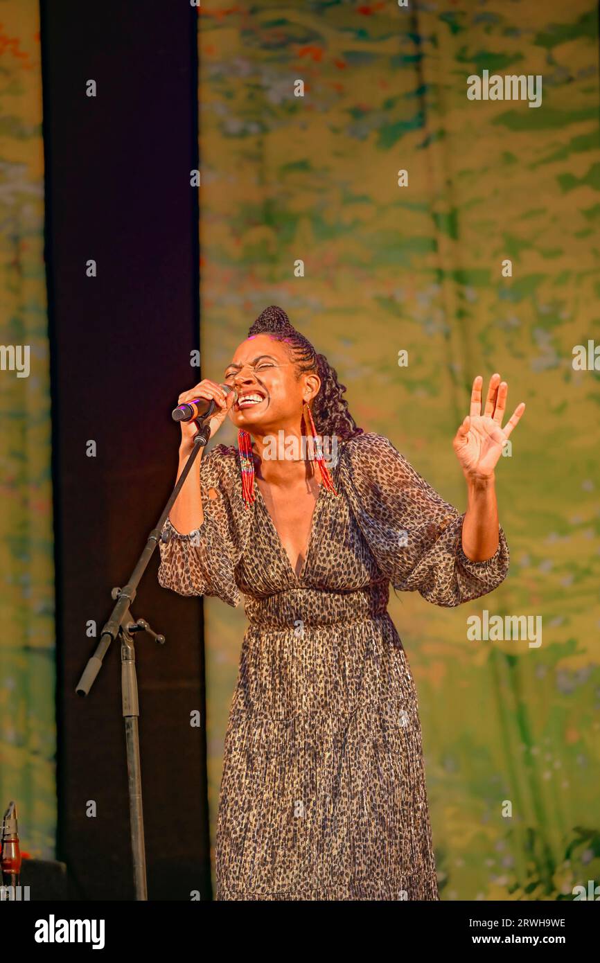 Cantante soul, Allison Russell, Canmore Folk Music Festival, Canmore, Alberta, Canada Foto Stock
