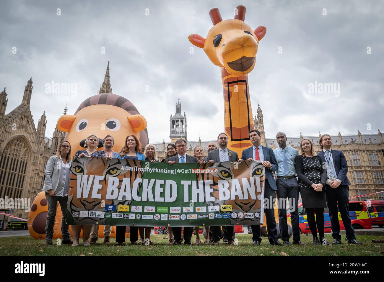 Ban Hunting Trophy Imports Bill Protest in Old Palace Yard, Westminster, Londra, Regno Unito Foto Stock