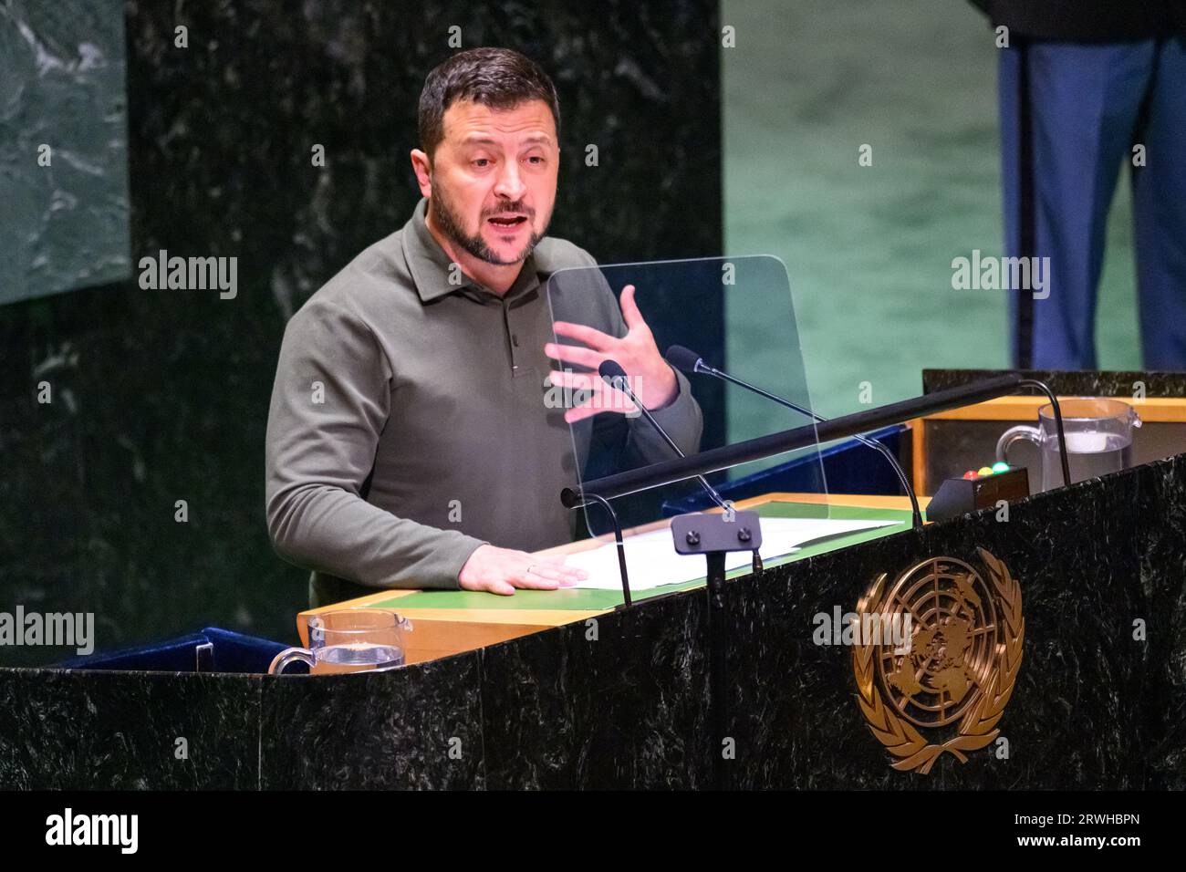 New York, USA. 19 settembre 2023. Il presidente ucraino Volodymyr Zelenskyy si rivolge alla sessione di apertura della 78a Assemblea generale delle Nazioni Unite presso la sede delle Nazioni Unite. Crediti: Enrique Shore/Alamy Live News Foto Stock