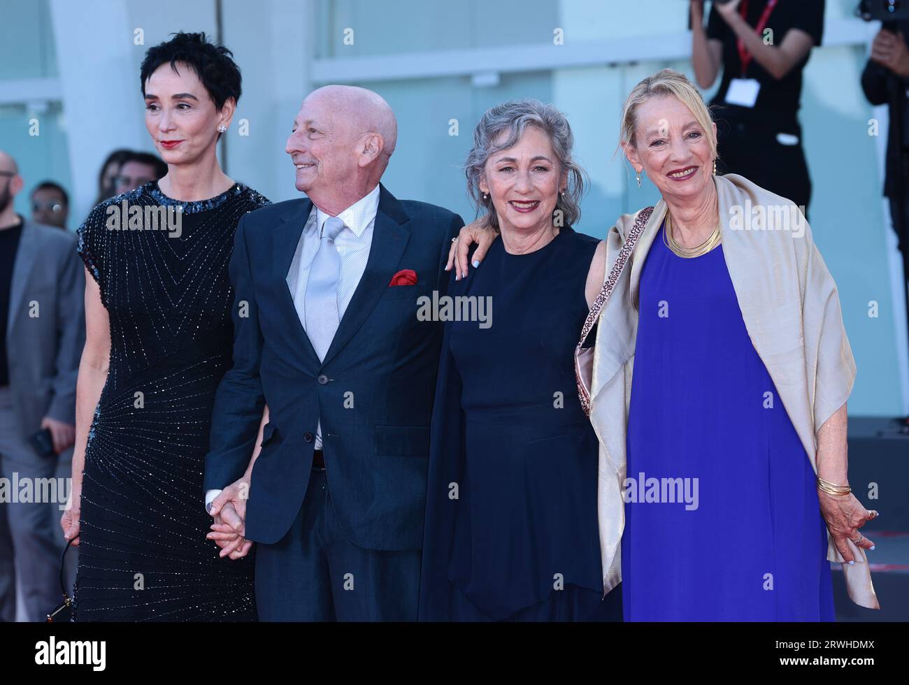 VENEZIA, ITALIA - 02 SETTEMBRE: Jamie Bernstein, Nina Bernstein Simmons, Alexander Bernstein e ospite al Red carpet del film "Maestro" Foto Stock