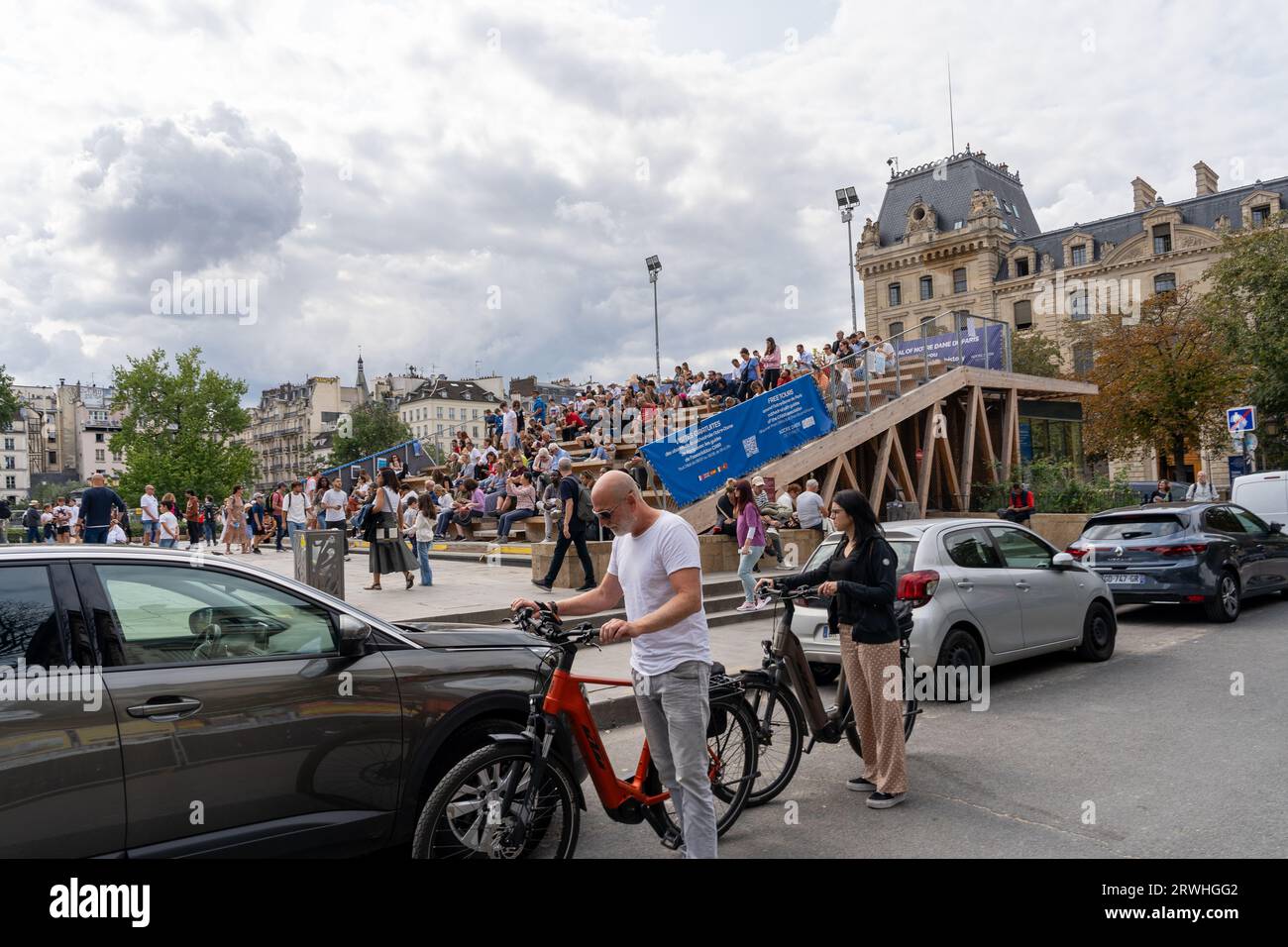 Parigi, Francia. 29 agosto 2023: Vista della cattedrale di Notre-Dame de Paris mentre i lavori di restauro e ricostruzione continuano dopo il drammatico incendio Foto Stock