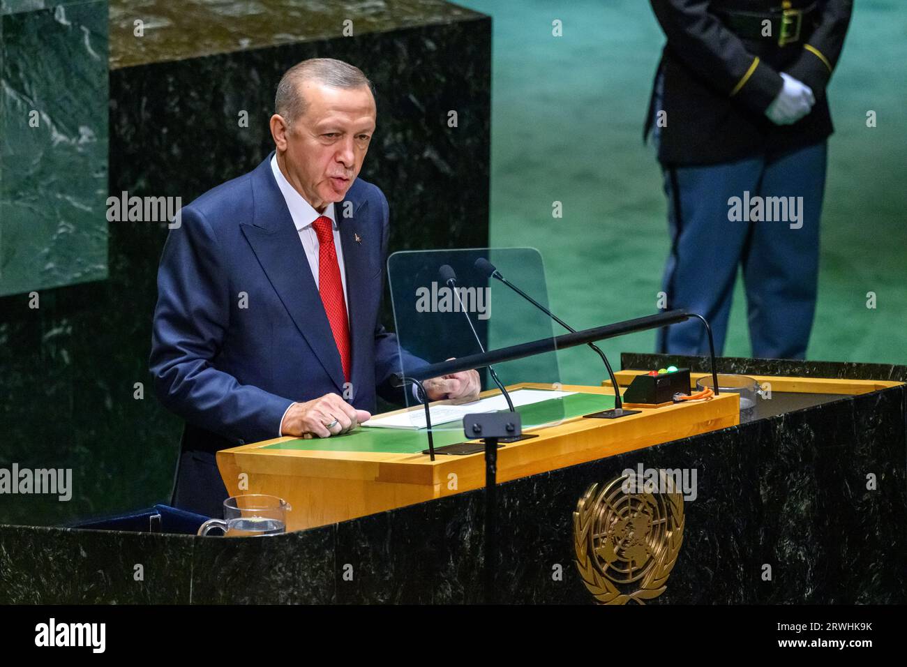 New York, USA, 19 settembre 2023. Il presidente turco Recep Tayyip Erdoğan si rivolge alla sessione di apertura della 78a Assemblea generale delle Nazioni Unite presso la sede delle Nazioni Unite. Crediti: Enrique Shore/Alamy Live News Foto Stock