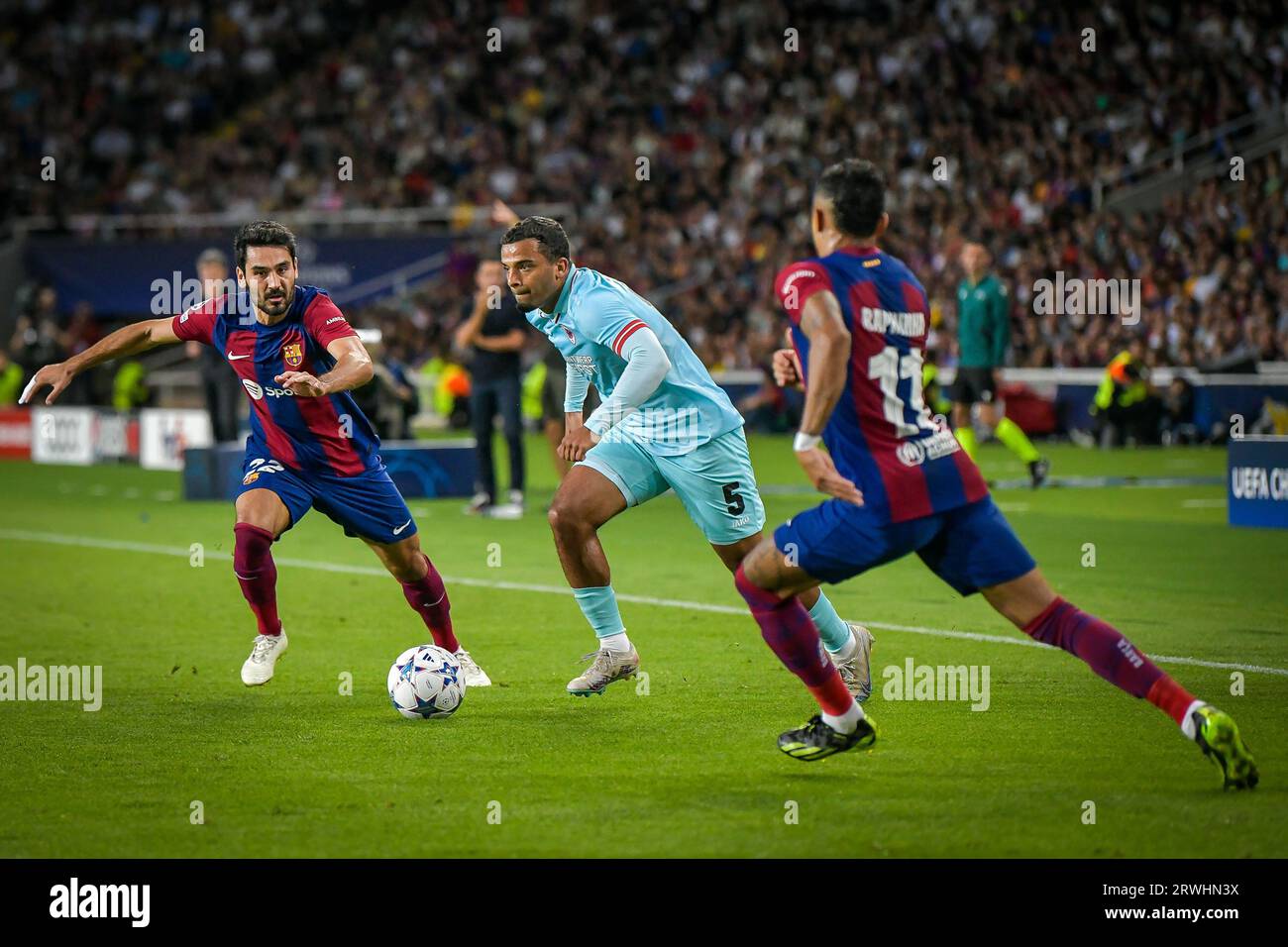 Barcellona, Spagna. 19 settembre 2023. Owen Wijndal (Anversa) e Ilkay Gundogan (FC Barcelona) si scontrano per il pallone durante una prima partita di UEFA Champions League tra FC Barcelona e Royal Antwerp all'Estadi Olimpic Lluis Companys, a Barcellona, in Spagna, il 19 settembre 2023. (Foto/Felipe Mondino) credito: Agenzia fotografica indipendente/Alamy Live News Foto Stock